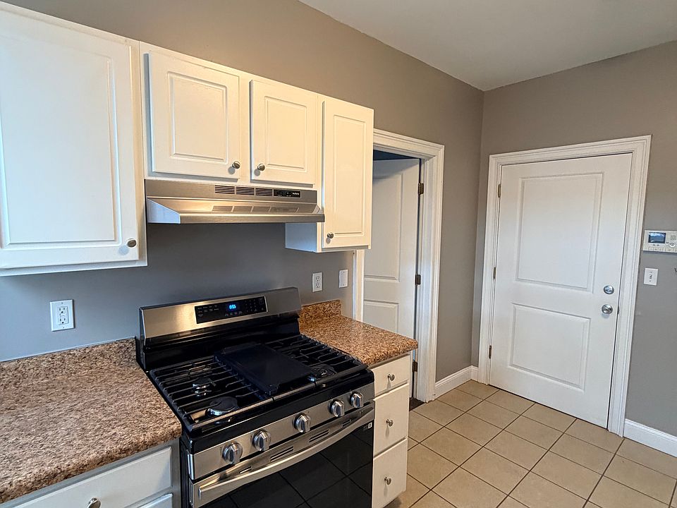 1st image of 209 Greene St #D