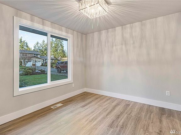 5th image of 2208 34th Ave SE