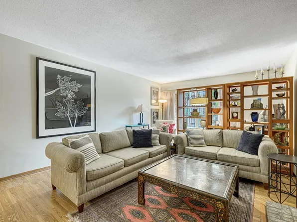 2220 Midland Grove Rd APT 202, Roseville, MN 55113