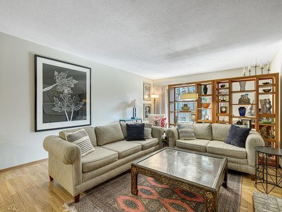 2220 Midland Grove Rd APT 202, Roseville, MN 55113