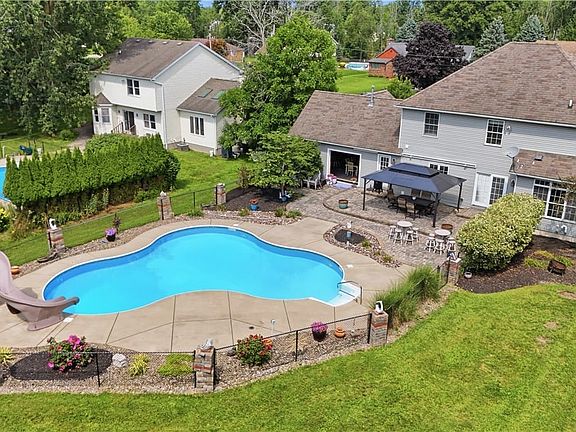 3rd image of 10713 Jones Rd