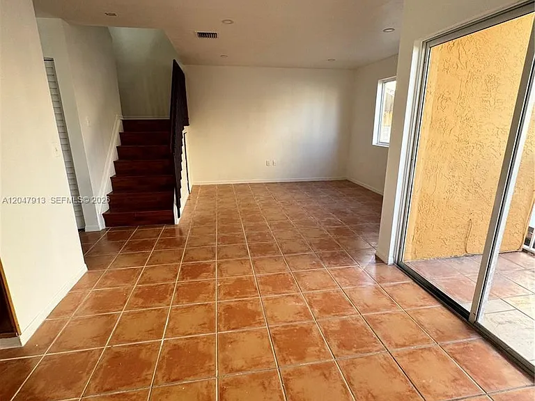6245 Kendale Lakes Cir #208 — Photo 12