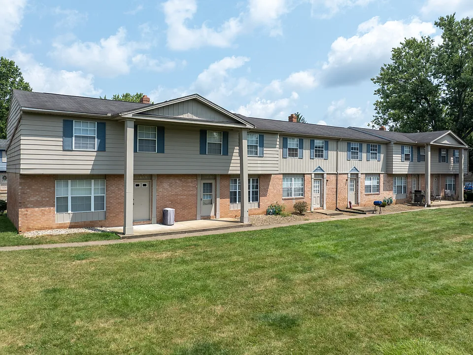 Four Seasons Apartments & Townhomes