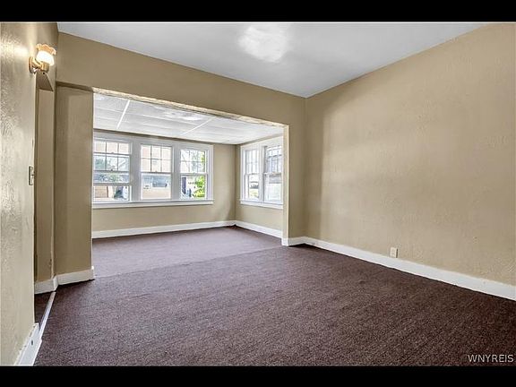 5th image of 21 Roosevelt Ave
