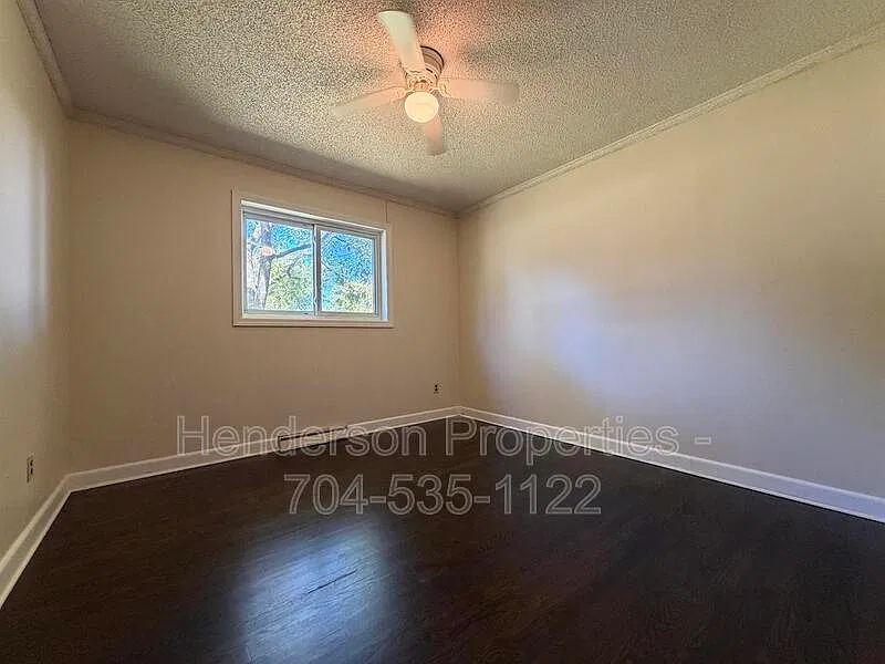 3 bed, 1.0 bath, 960 sqft, $1,350 — Photo 4