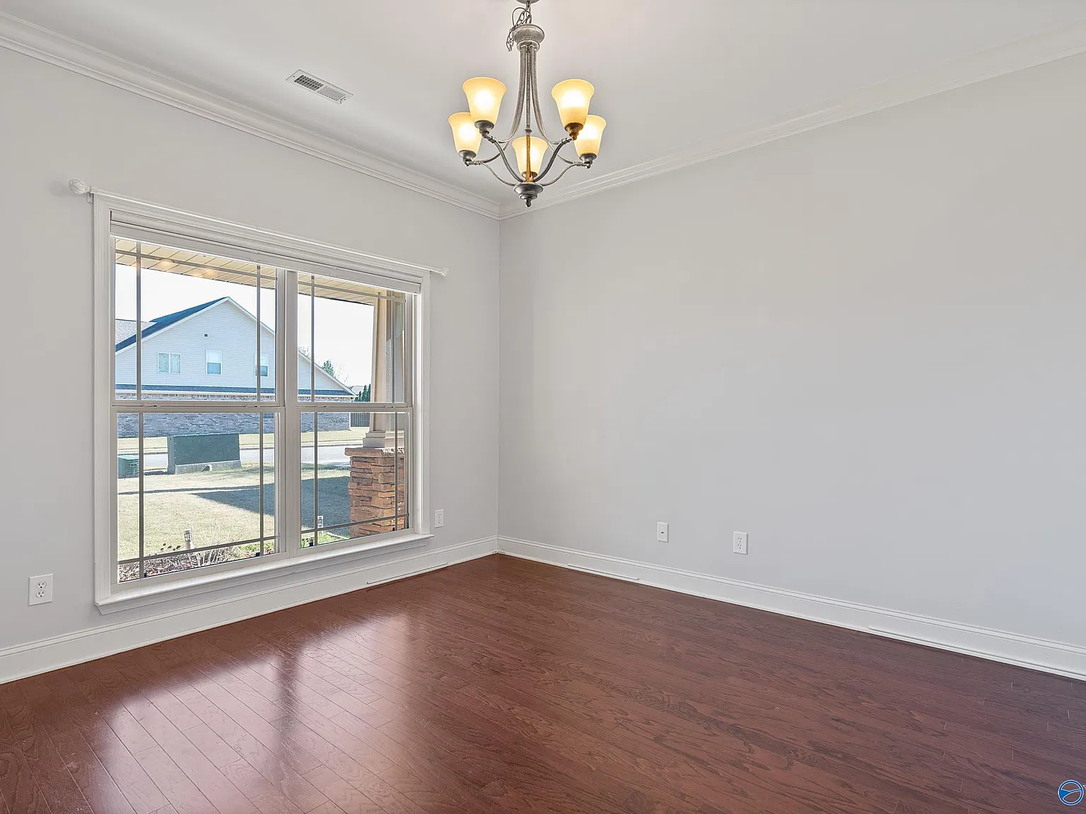 4 bed, 2.0 bath, 2253 sqft, $2,200 — Photo 2