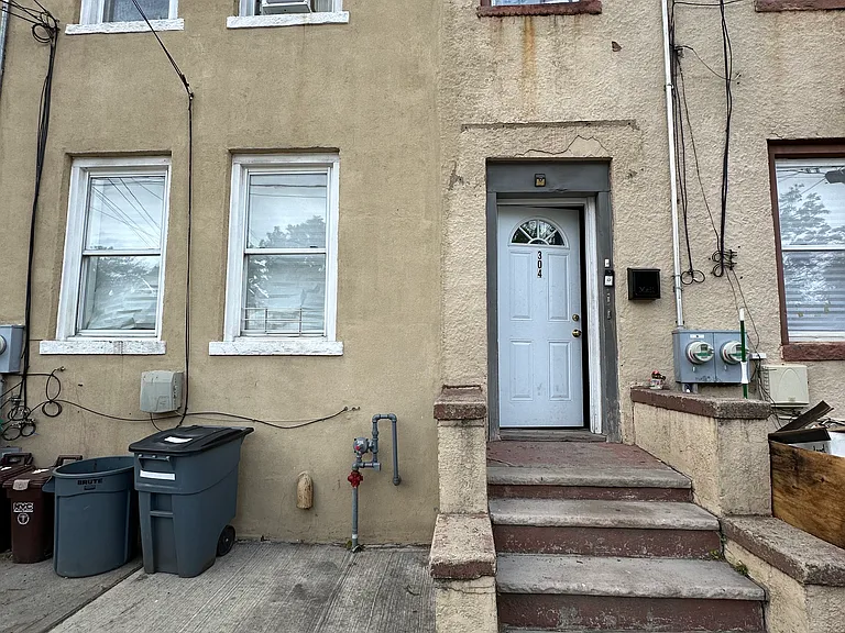 304 Pulaski Ave #1 — Photo 2