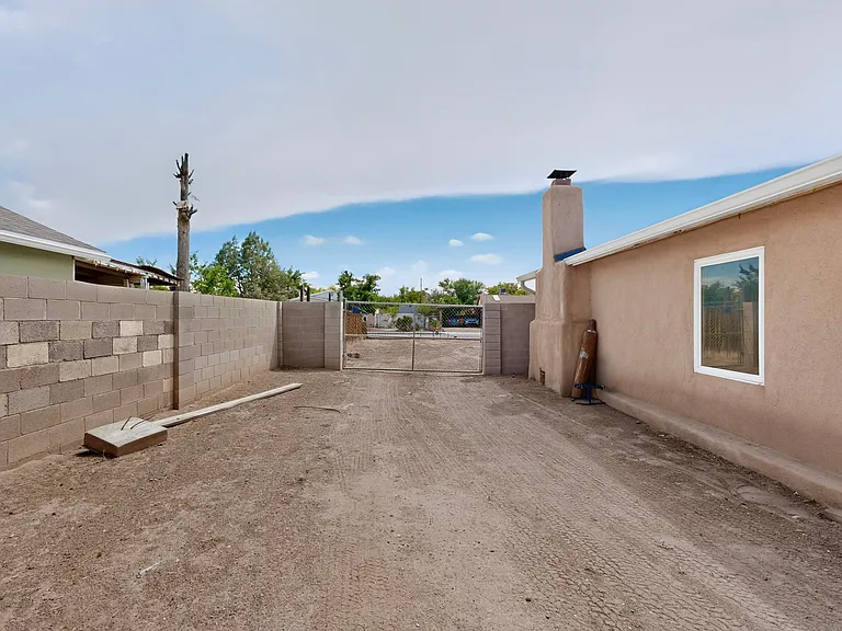 823 San Lorenzo Ave NW — Photo 35