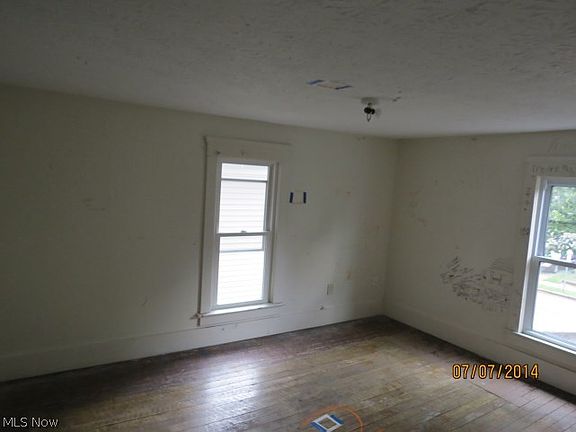 4th image of 563 W Hopocan Ave