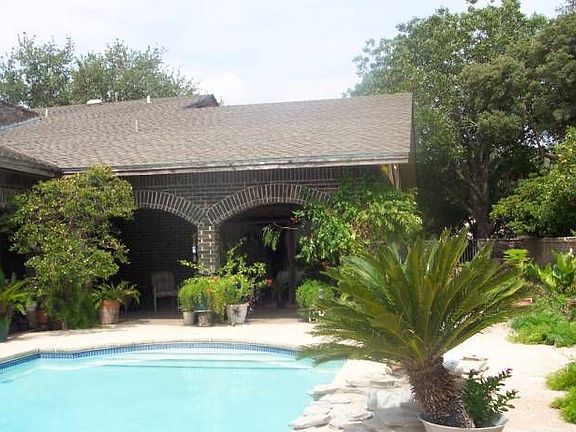 Dining overlooks Pool