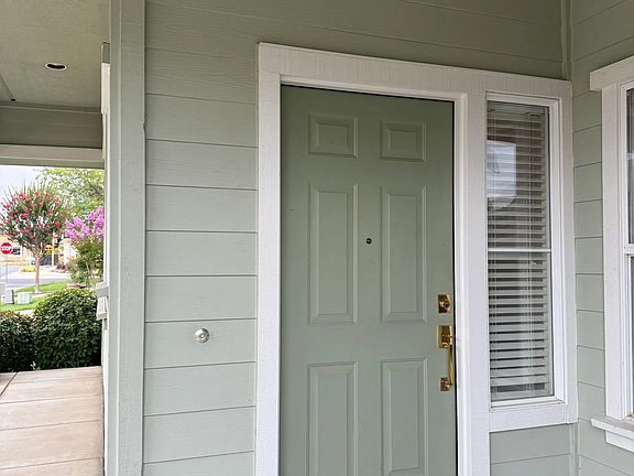 3rd image of 74 Summerbrooke Cir