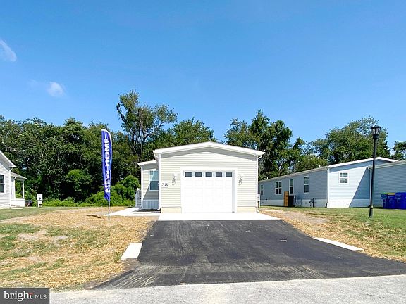 4th image of 38 Buckingham Dr