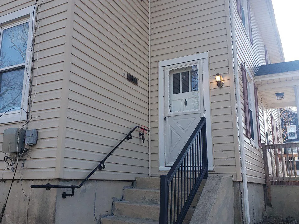 5841 Main St SE