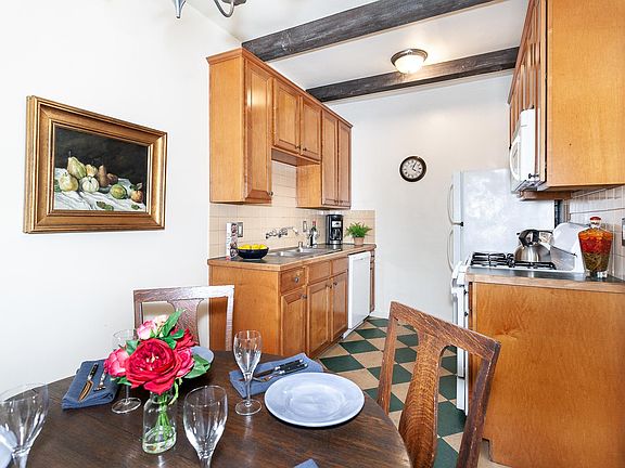 5th image of 118 Carr Dr #110