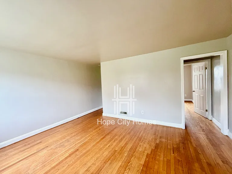 Lucia Ave — Photo 5