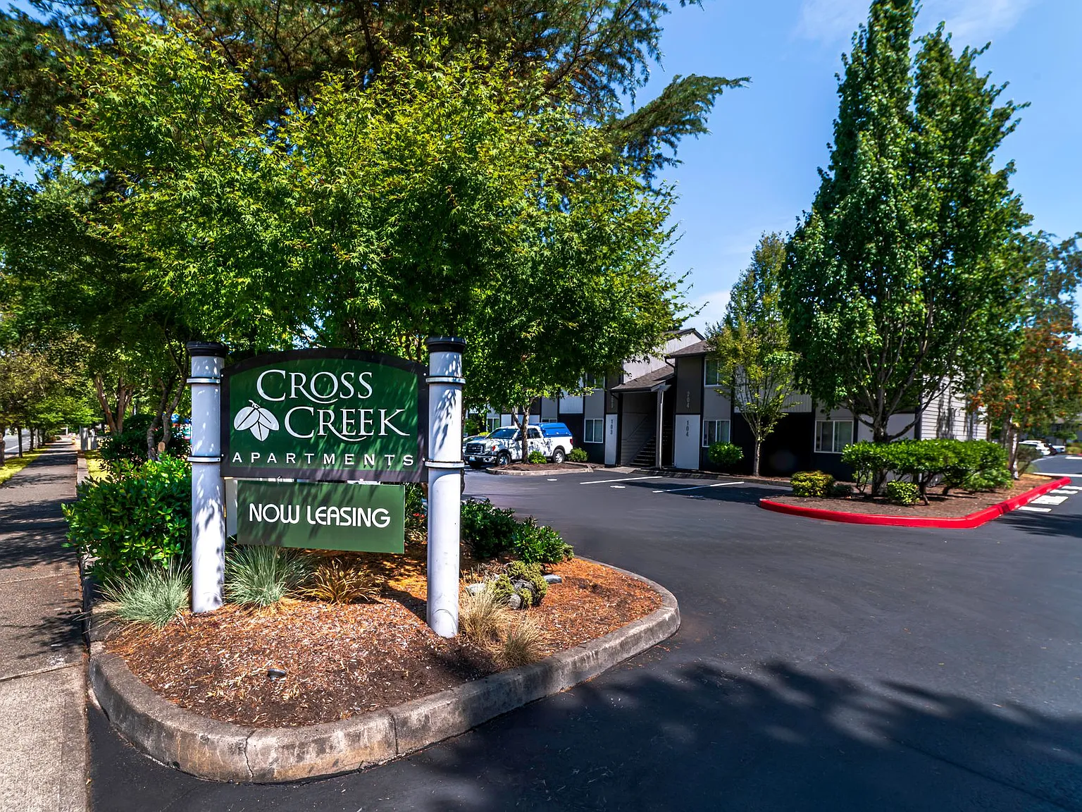 Cross Creek Apartments — Photo 3