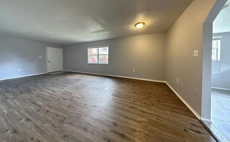 4725 39th Ave N #101 — Photo 7