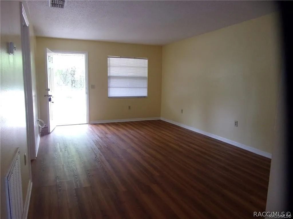 2 bed, 1.0 bath, 980 sqft, $1,170 — Photo 4