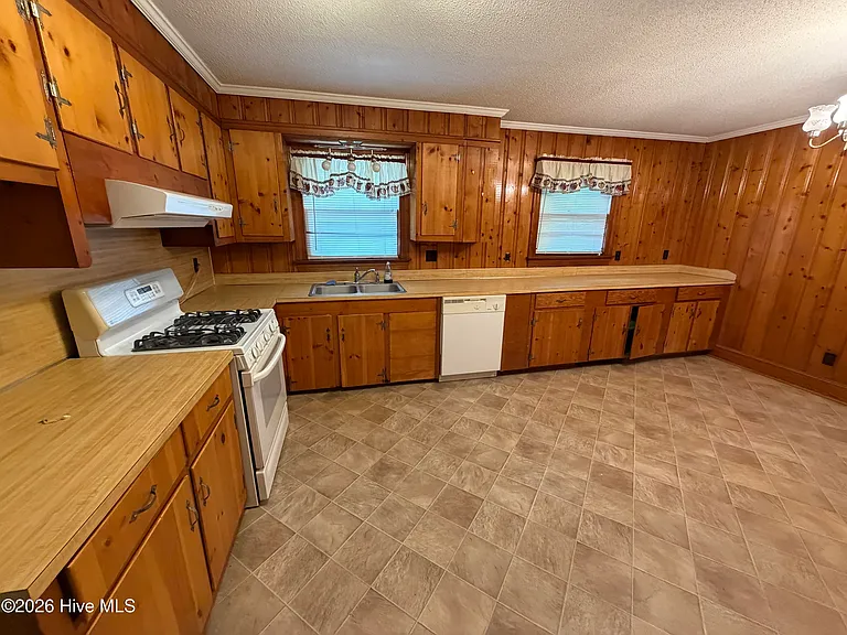 111 North Dr — Photo 4