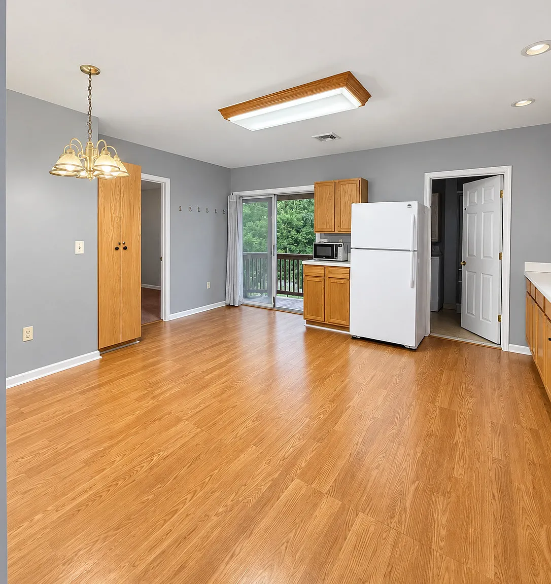 2 bed, 1.0 bath, 1100 sqft, $1,900 — Photo 2