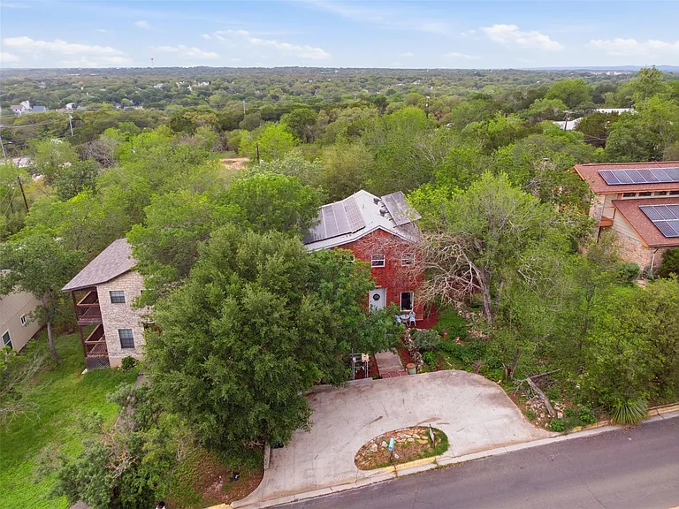 1104 Franklin Dr — Photo 4