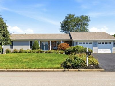 32 Red Cedar Ln, North Providence, RI, 02904