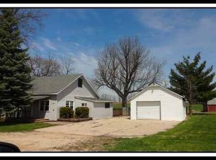W10438 County Rd S, New London, WI 54961