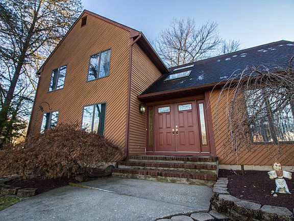 3rd image of 790 High Meadow Dr
