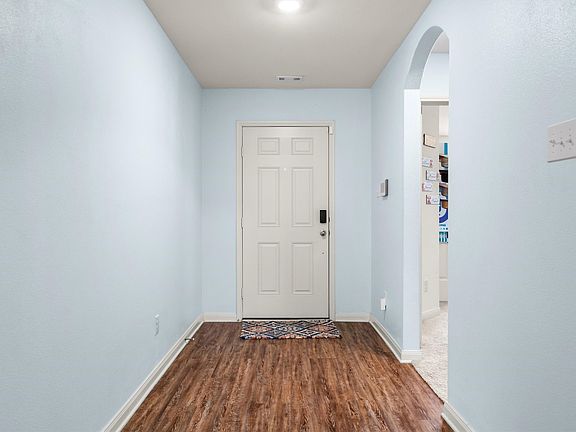 5th image of 4006 Lakeview Dr
