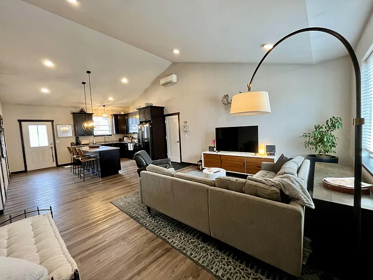 2301 N Landon Ln — Photo 3