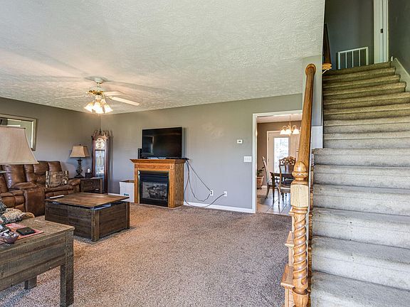 5th image of 60 Blackberry Ln