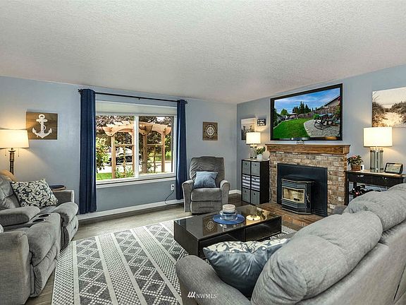 open and bright great room