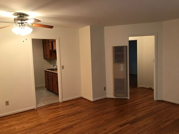 2nd image of 667 Idlewild Cir #2
