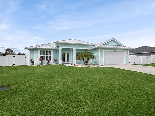 2420 SE Rock Springs Dr Photo 1