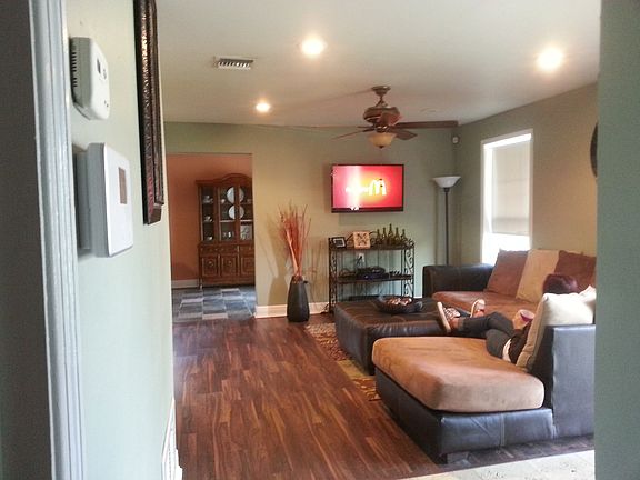 3rd image of 421 River Oaks Dr