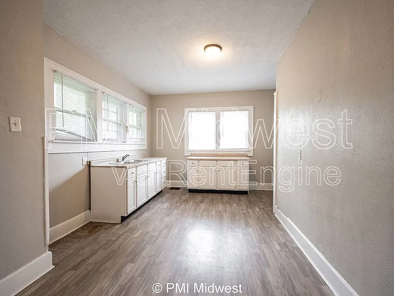 130 N Gladstone Ave — Photo 8