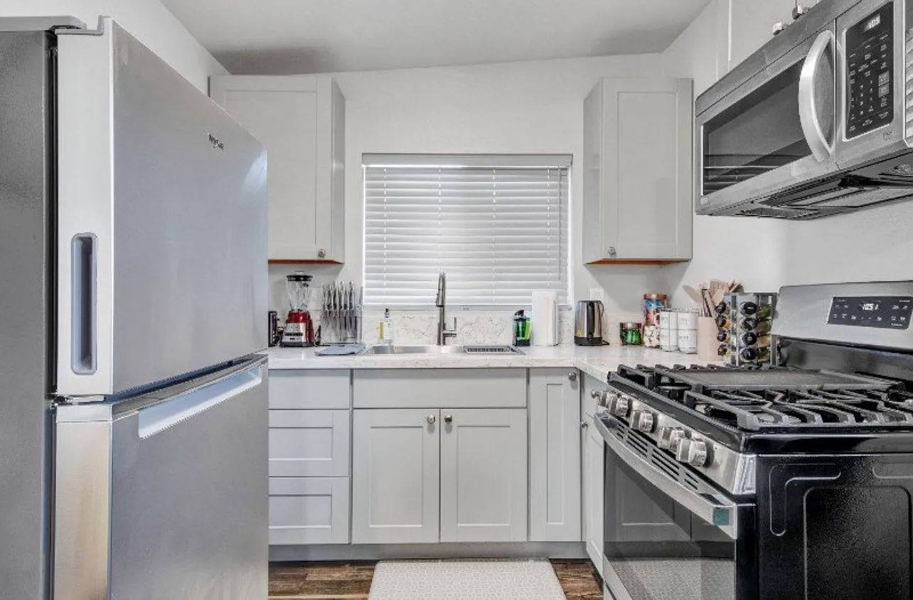 1 bed, 400 sqft, $2,600 — Photo 2
