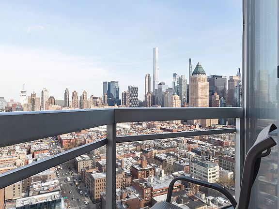 3rd image of 500 W 43rd St APT 36D
