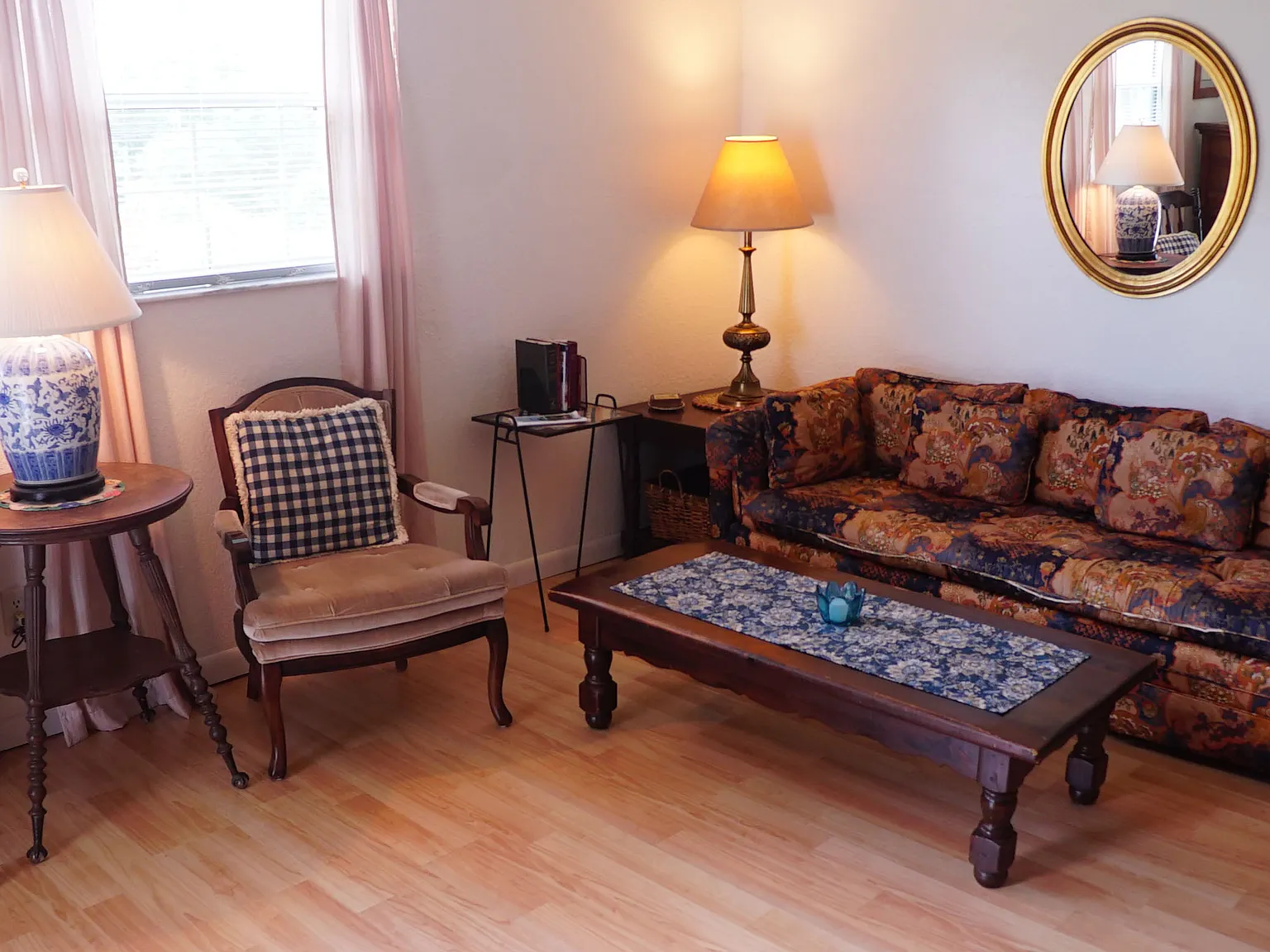 2 bed, 700 sqft, $1,400 — Photo 3