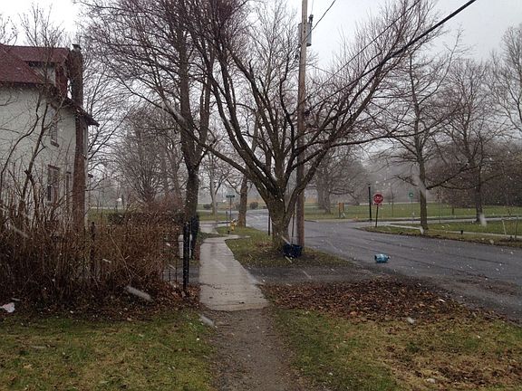 5th image of 365 Clairmonte Ave