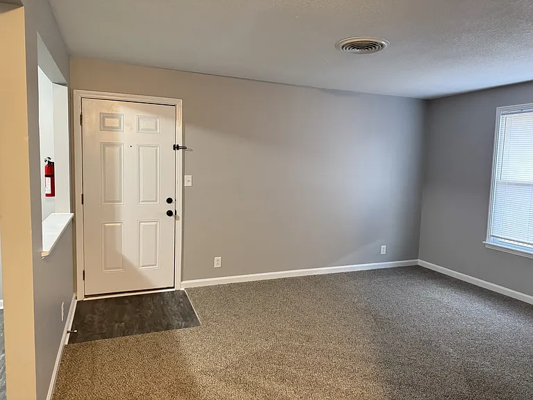 528 Main St #8 — Photo 2