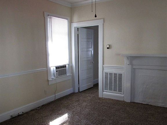 5th image of 410 Woodlawn Ave