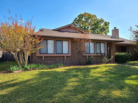 3rd image of 2302 Ember Lee Dr