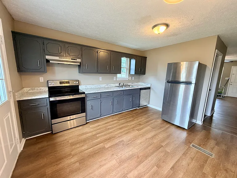 922 L C Ave — Photo 3