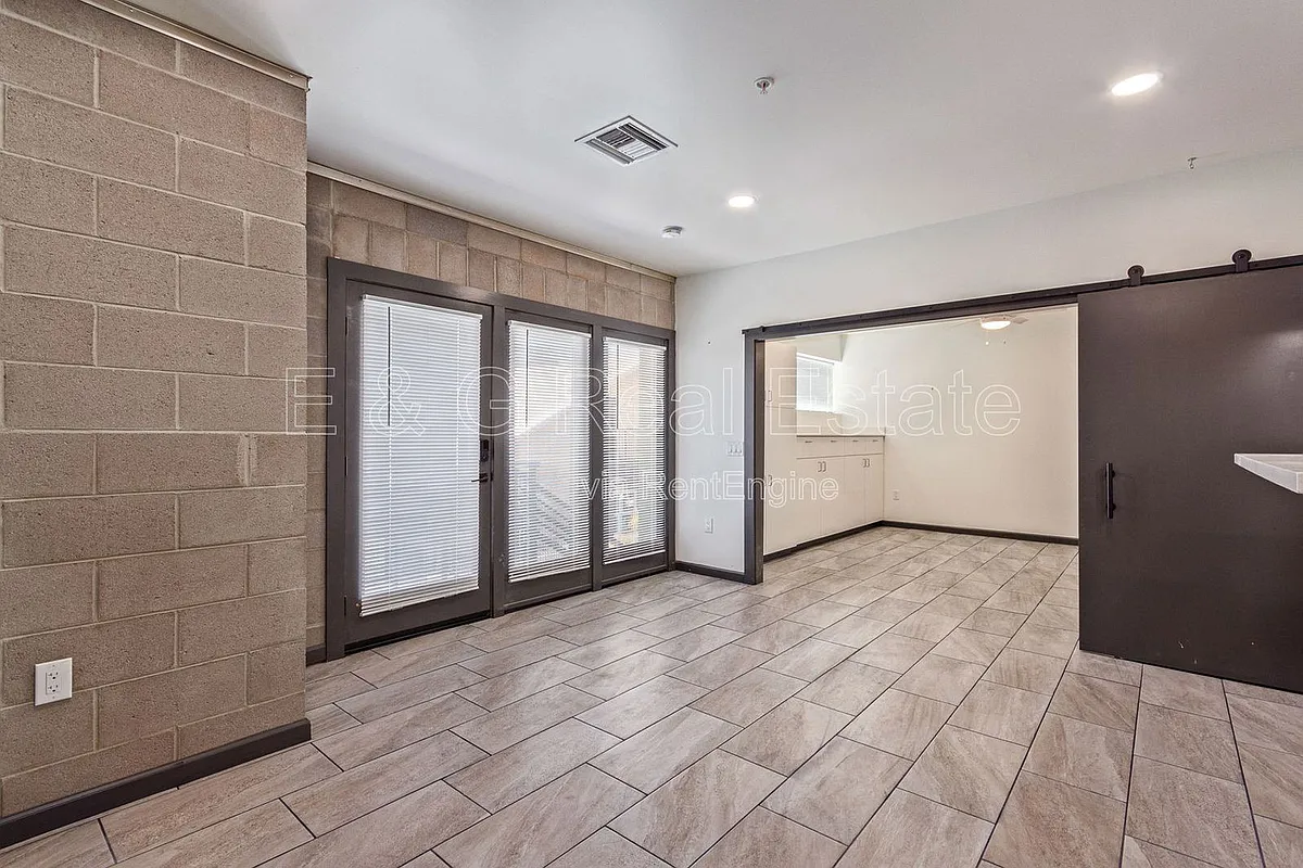 Building Photo - 129 N 11th Ave #2A