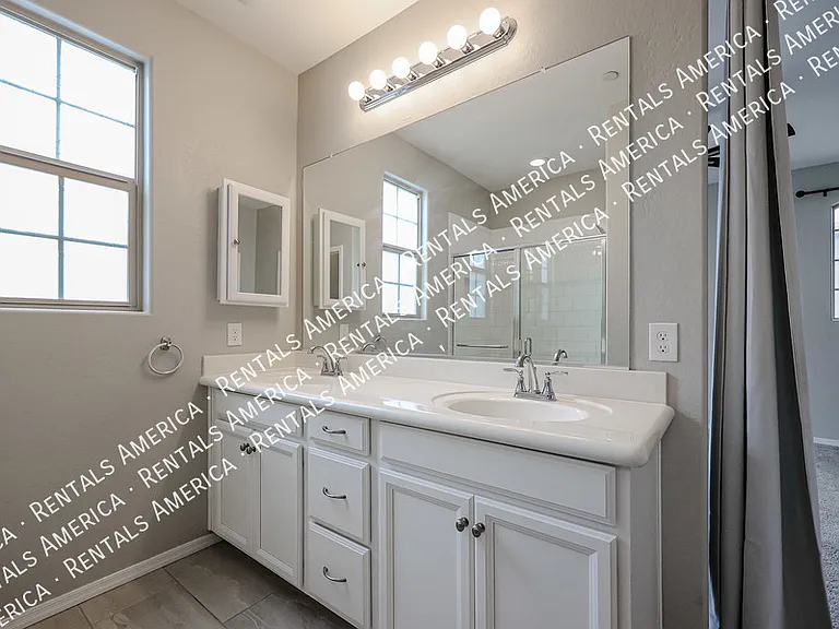 1701 E Dogwood Ln — Photo 8