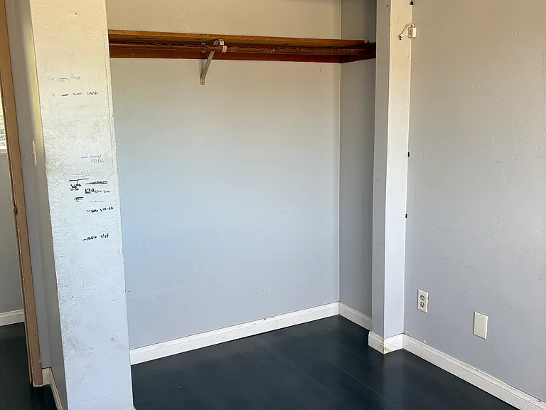 1040 Hoover Ave — Photo 3