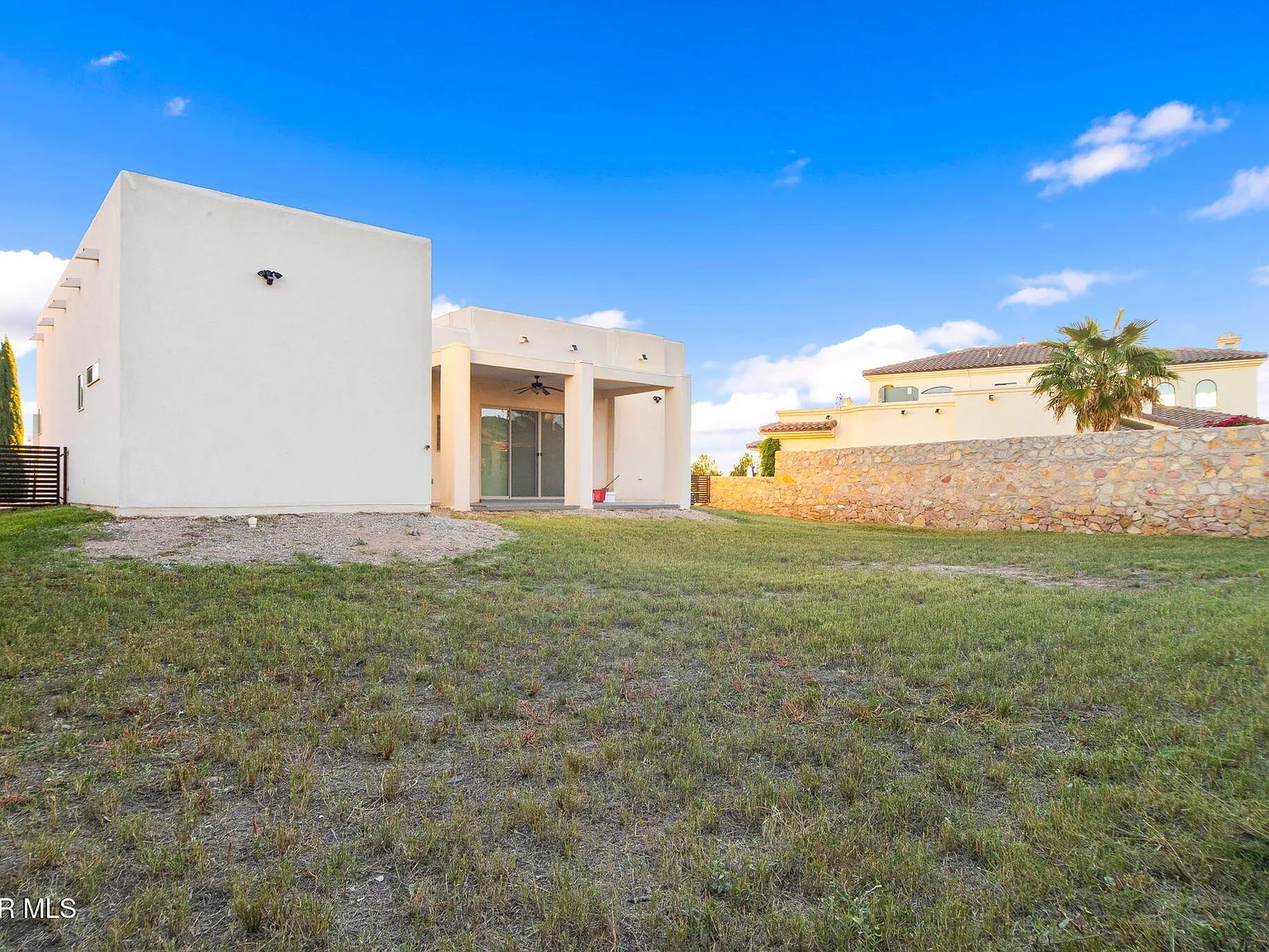 2 bed, 2.0 bath, 1800 sqft, $2,100 — Photo 4