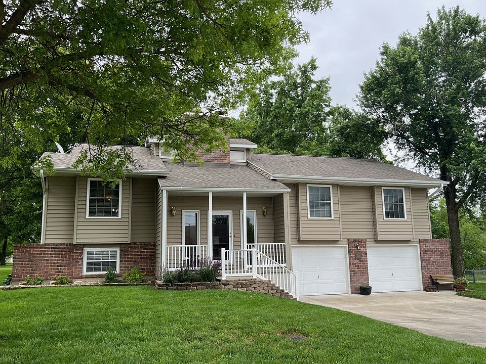 1st image of 209 Hillcrest St