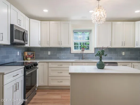 5966 Decker Rd, Bushkill, PA 18324